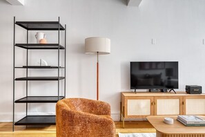 Télévision, chaîne hi-fi