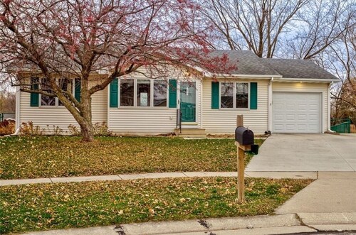 4 bedrooms. 2 miles to ISU. Quiet Cul-de-sac.