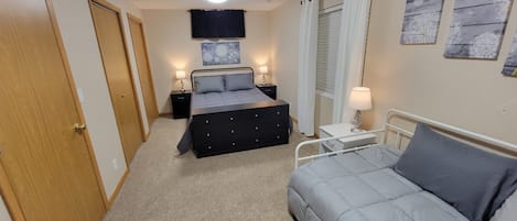 4 bedrooms, desk, iron/ironing board, travel crib