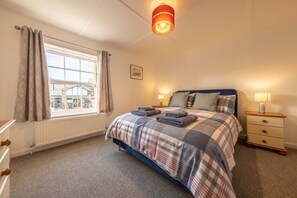 2 chambres, fer et planche à repasser, accès Internet, draps fournis