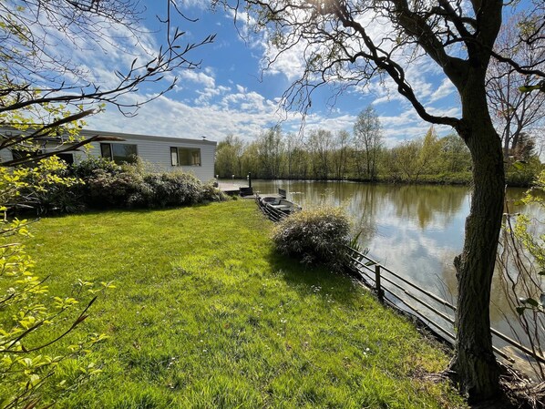 House | Garden - Water Villa in Ooltgensplaat Near Volkerak (Ooltgensplaat)