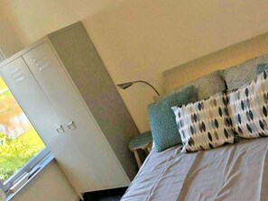 Hus | 2 sovrum, unika möbler och sängkläder