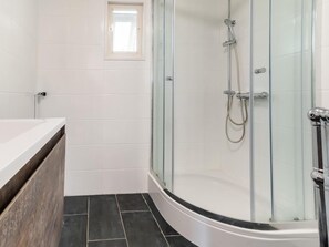 House | Bathroom - Idyllic Holiday Home in Ooltgensplaat on the Water (Ooltgensplaat)