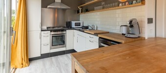 Idyllic Holiday Home in Ooltgensplaat on the Water