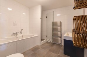Apartment | Bathroom - Spacious Luxury Apartment With Beautiful Views of the Harbor and the North Sea (Ouddorp)