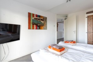 3 bedrooms, individually furnished - Spacious Luxury Apartment With Beautiful Views of the Harbor and the North Sea (Ouddorp)
