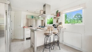 House | Private kitchen - Idyllic Holiday Home in Ooltgensplaat With Private Terrace (Ooltgensplaat)