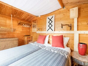 House | 3 bedrooms, individually furnished - Idyllic Holiday Home in Ooltgensplaat With Private Terrace (Ooltgensplaat)