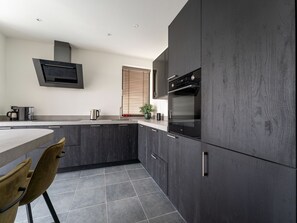 Villa | Private kitchen | Highchair - Villa in Zeewolde With Terrace (Zeewolde)