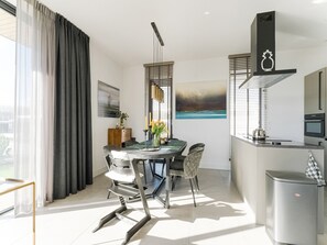 Villa | Dining - Villa in Zeewolde With Private Jetty (Zeewolde)