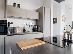 Private kitchen - Villa in Zeewolde With Private Jetty (Zeewolde)
