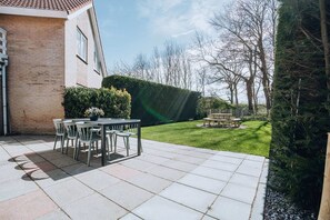 Terrace/patio - Holiday Home With Spacious Private Garden Within Walking Distance of the Beach (Ouddorp)