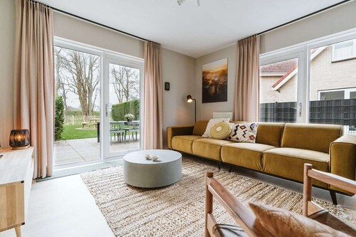 Holiday Home With Spacious Private Garden Within Walking Distance of the Beach