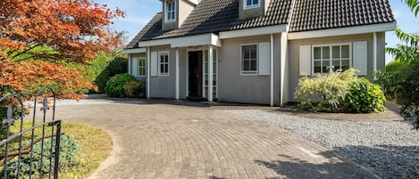 Villa | Exterior