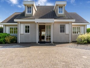 Villa | Exterior - Exclusive Villa in Zeewolde With a Terrace (Zeewolde)