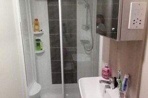 Chalet | Bathroom - Chalet in Renesse Near Sandy Beaches (Renesse)