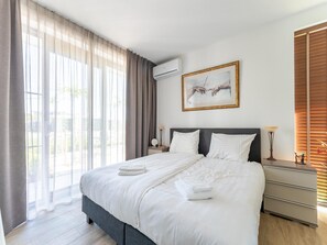 House | 3 bedrooms, individually furnished, iron/ironing board, bed sheets