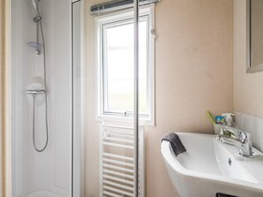 Chalet | Bathroom - Luxury Chalet With Garden in Quiet Location in Renesse (Renesse)