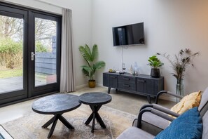 Living room - Apartment in Vrouwenpolder Near the Beach (Vrouwenpolder)