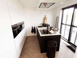 Villa | Private kitchen - Villa in Zeewolde With Private Terrace (Zeewolde)