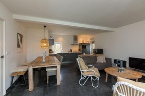 House | Private kitchen | High chair - Holiday Home Close to the Beach (Koudekerke)