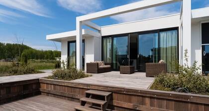 Swanky Villa in Zeewolde With Garden