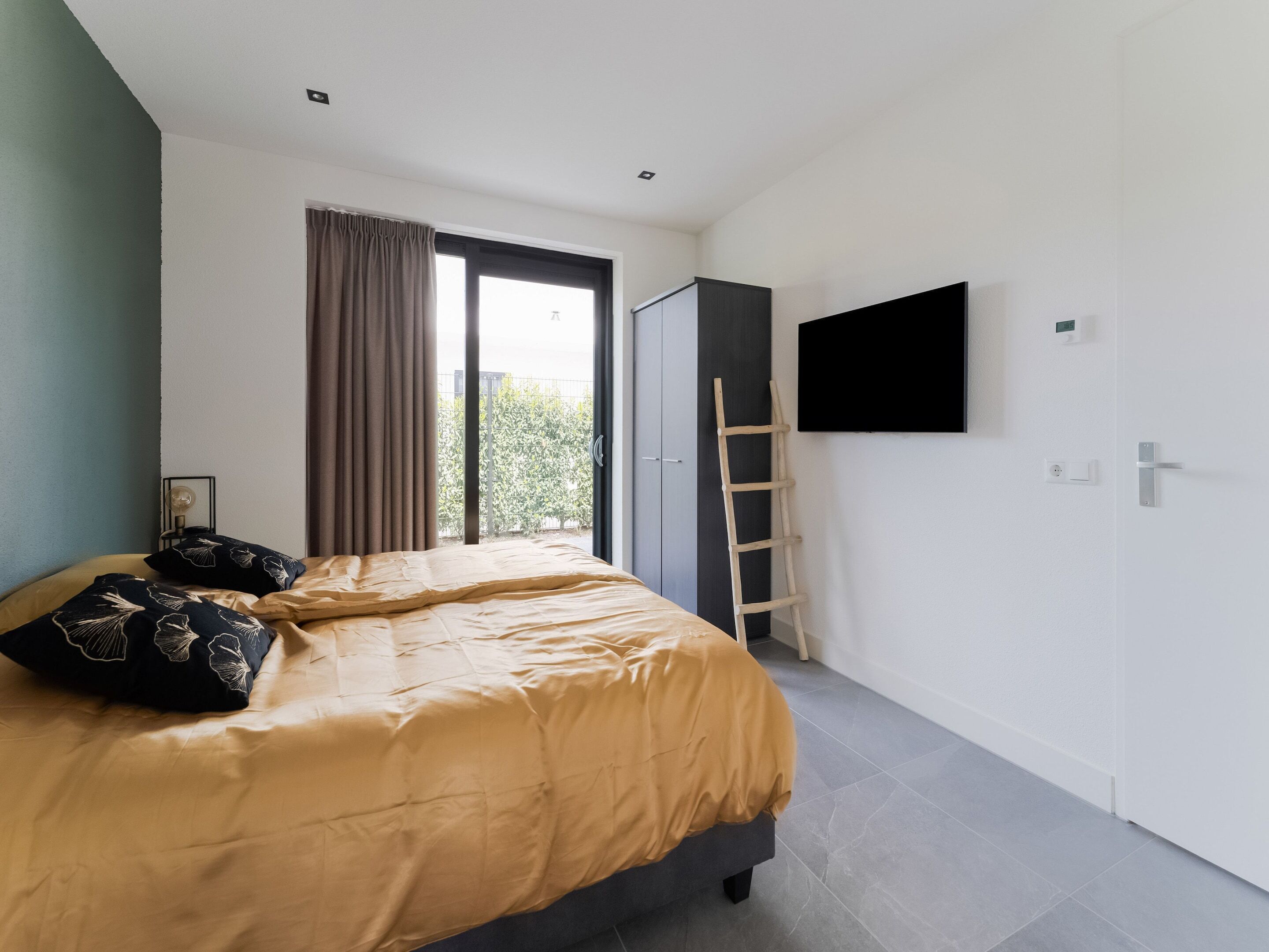 Biệt thự | 4 phòng ngủ, trang bị nội thất với thiết kế riêng biệt, bộ trải giường 