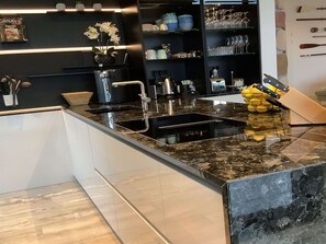 Casa | Cozinha privada | Micro-ondas, cooktop