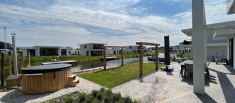 Villa w/ Hot Tub & Jetty
