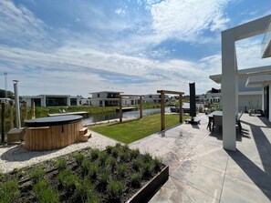 Spa treatment - Villa w/ Hot Tub & Jetty (Zeewolde)