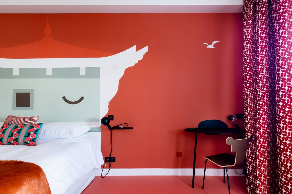 Premium bedding, individually decorated, desk, laptop workspace