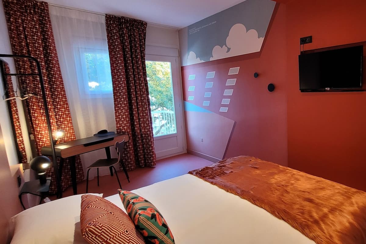 Premium bedding, individually decorated, desk, laptop workspace