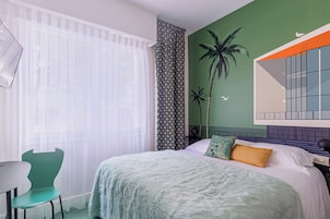 Quarto casal standard | Roupas de cama premium, individualmente decorados, escrivaninha