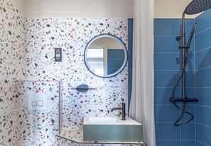 Panoramic Double Room | Bathroom - SEAKUB HOTEL (Royan)