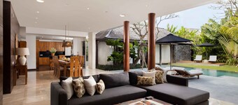 Centally located three bedroom private villa for 8 person in Canggu