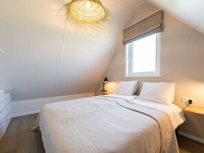 Nhà | 2 phòng ngủ, trang bị nội thất với thiết kế riêng biệt, bộ trải giường 