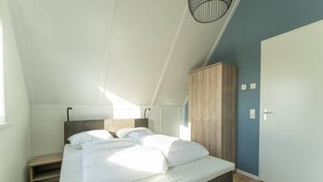 4 bedrooms, bed sheets