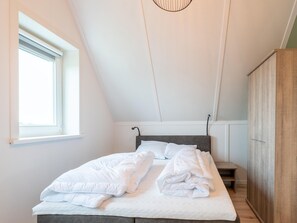 4 bedrooms, individually furnished, iron/ironing board, bed sheets - Holiday Home in Zeeland Near Nature Reserve (Scherpenisse)