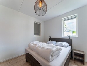 House | 4 bedrooms, individually furnished, bed sheets - Seaside Comfort Near Scherpenisse (Scherpenisse)