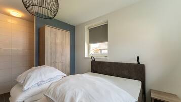 House | 4 bedrooms, individually furnished, bed sheets