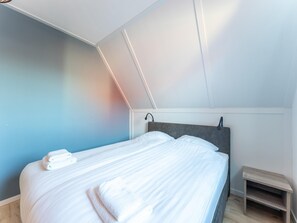 6 bedrooms, bed sheets - Detached Villa With View, Garden and Privacy (Scherpenisse)