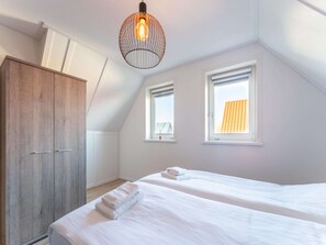 House | 6 bedrooms, bed sheets