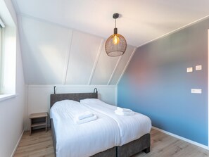 6 bedrooms, bed sheets - Detached Villa With View, Garden and Privacy (Scherpenisse)