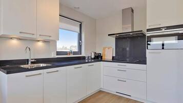 Nhà | Bếp riêng | Lò vi sóng, máy rửa bát, dụng cụ pha cà phê/trà