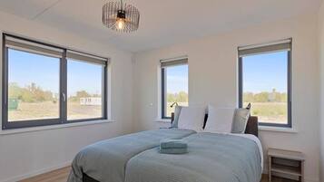 House | 4 bedrooms, individually furnished, bed sheets