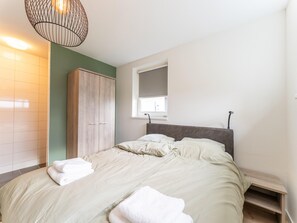 منزل | 4 عدّة غرف نوم وطراز فريد لكل وحدة وملاءات أسرّة