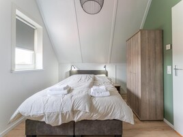 House | 4 bedrooms, individually furnished, bed sheets