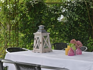 Enjoy al fresco dining amidst lush green surroundings.