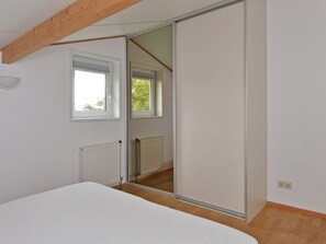 4 bedrooms, individually furnished - De Ruiterplaat Lakeview Stay (Kamperland)