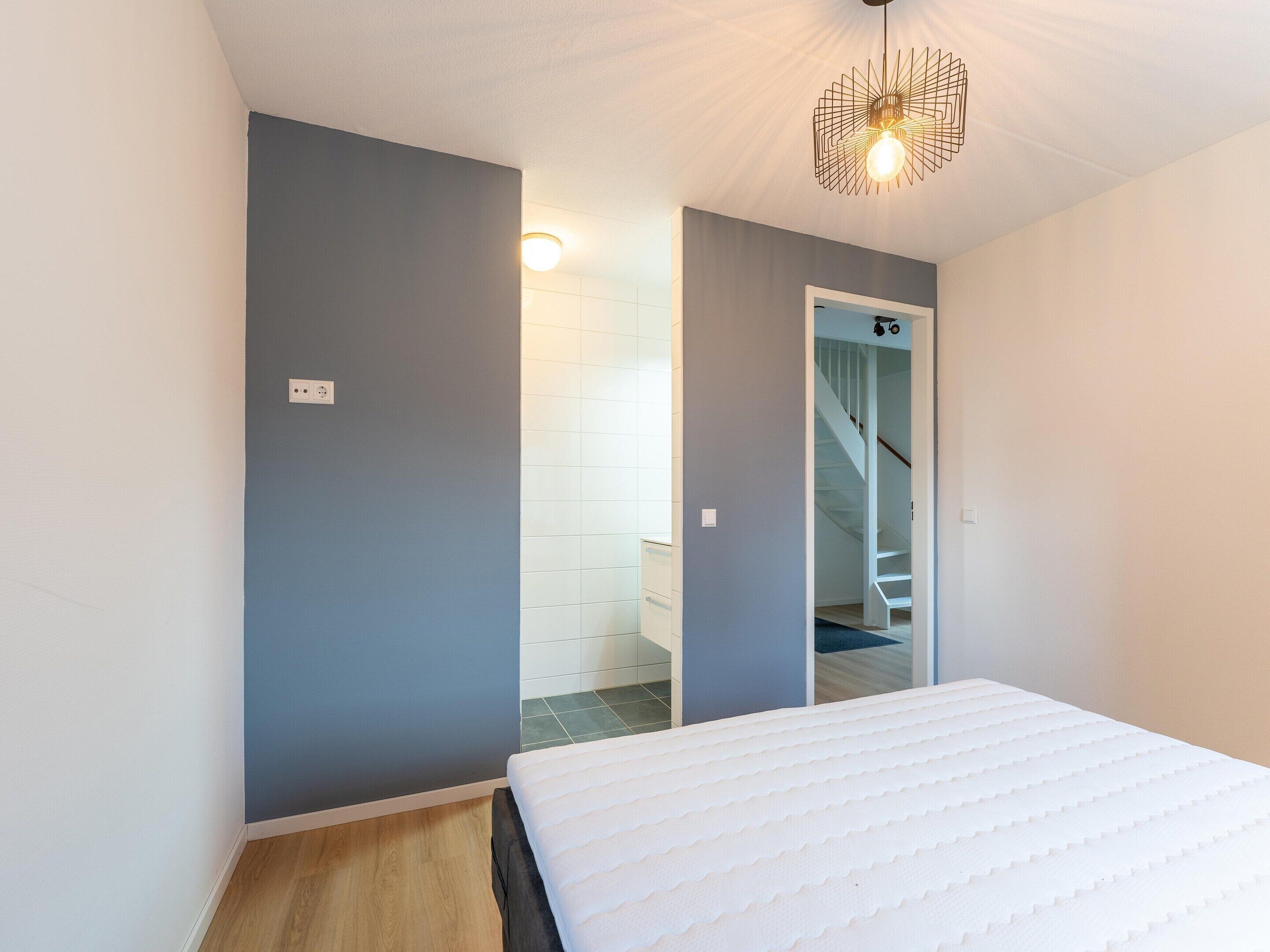 House | 6 bedrooms, individually furnished, bed sheets